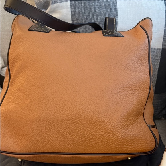 Dooney and Bourke, large Leather Tote Bag and cosmetic case - Picture 6 of 16